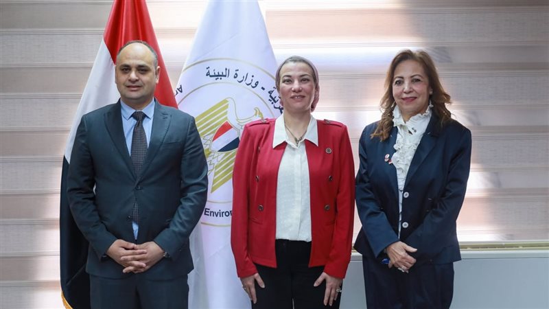 وزيرة البيئة خلال