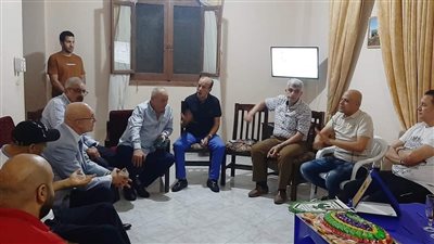 لمساندته في مرضه.. المصري يكرم طارق هاشم بمنحه درع النادي 