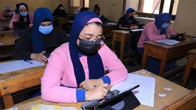 بدء الامتحان الورقي في مادة الأحياء لطلاب الصف الثاني الثانوي