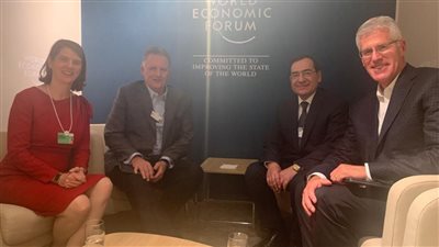 وزير البترول يبحث في دافوس التحضير لقمة المناخ وزيادة الاستثمارات