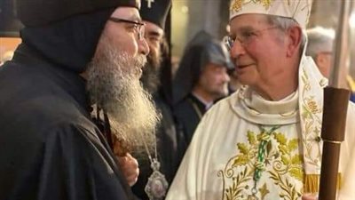 أسقف باريس يهنئ رئيس الأساقفة الكاثوليك في باريس بتنصيبه