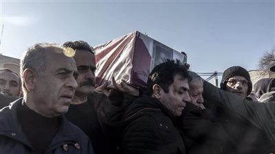  إيران.. تشيع جثمان العقيد حسن خدائي بحضور قائدي الحرس الثوري وفيلق القدس