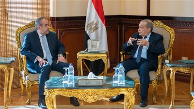 وزير الطيران: التوسع في استخدام وسائل النقل الأخضر بالقطاع