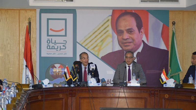 محافظ الفيوم ووزير