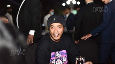 محمد زيدان بصحبة رونالدينيو بإيسترن كومباني بالعمرانية