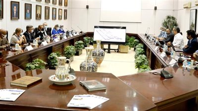 وزير السياحة يتابع أعمال الوسائط المتعددة والجرافيك للمتحف المصري الكبير