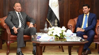 وزير الرياضة يتواصل مع نظيره المغربى والسفير المصري والخطيب للاطمئنان على الأهلي قبل النهائي