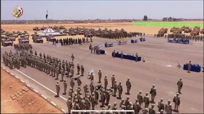 رئيس أركان حرب الجيش يتفقد معسكر إعداد وتأهيل مقاتلي شمال سيناء