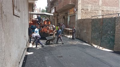 رصف طريق بني إدريس وتفرعاته بالقوصية ضمن خطة العام بأسيوط 