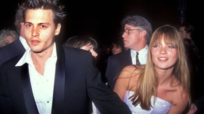 قبل الإدلاء بشهادتها في المحكمة.. قصة حب جوني ديب وكيت موس