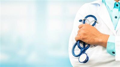 تفسير رؤية الدكتور في المنام وعلاقته بالتخلص من الأفعال القبيحة