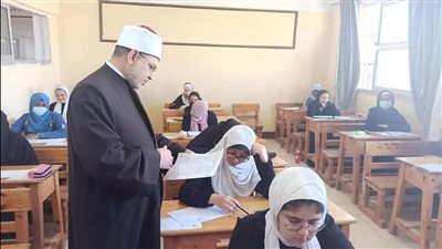 طلاب الشهادتين الابتدائية والإعدادية بالأزهر يؤدون اليوم امتحاني 