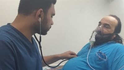 نقل المطرب أبو الليف للمستشفى.. وزوجته تطلب الدعاء