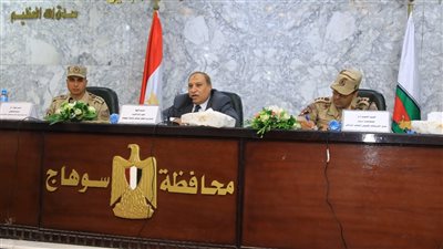 سكرتير عام سوهاج يترأس اجتماع مناقشة الموقف التنفيذي لمشروعات حياة كريمة 