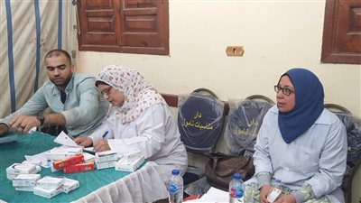الكشف على 393 مواطنا خلال قافلة طبية بجامعة بنها 