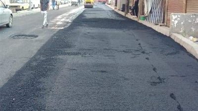 استكمال أعمال رصف شارع عثمان محرم في العمرانية بالجيزة | صور