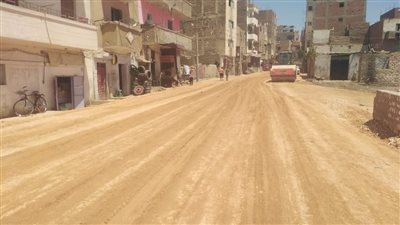 تجهيز شوارع المعمل وغرب البلد العمومي بأسيوط للرصف ضمن الخطة الاستثمارية 