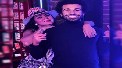 رانيا يوسف تتألق بجانب تماثيل محمد صلاح ومشاهير العالم بمتحف مدام توسو| صور