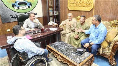 محافظ المنوفية يلتقي أهالي جريس وشما بمكتبه لبحث مطالبهم