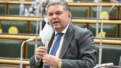  8 حالات لإنهاء الخدمة بشركات قطاع الأعمال العام وفقا للقانون.. أبرزها صدور حكم بات بعقوبة في جريمة مخلة بالشرف أو الأمانة