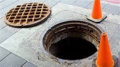 أم بدرجة بطلة.. بريطانية تنقذ رضيعها من الموت في الصرف الصحي 