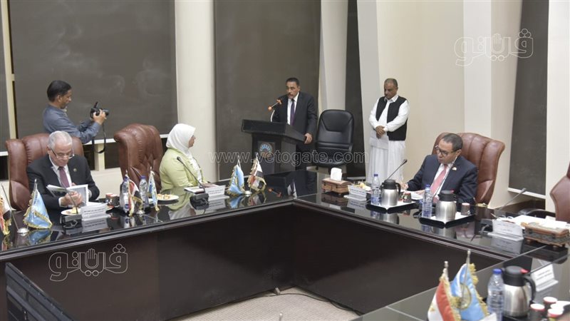 محافظ مطروح يلتقى