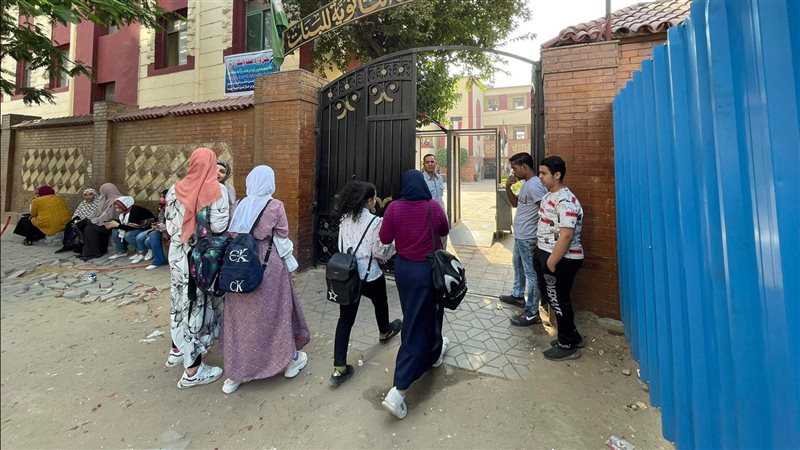 توافد طلاب أولى وثانية