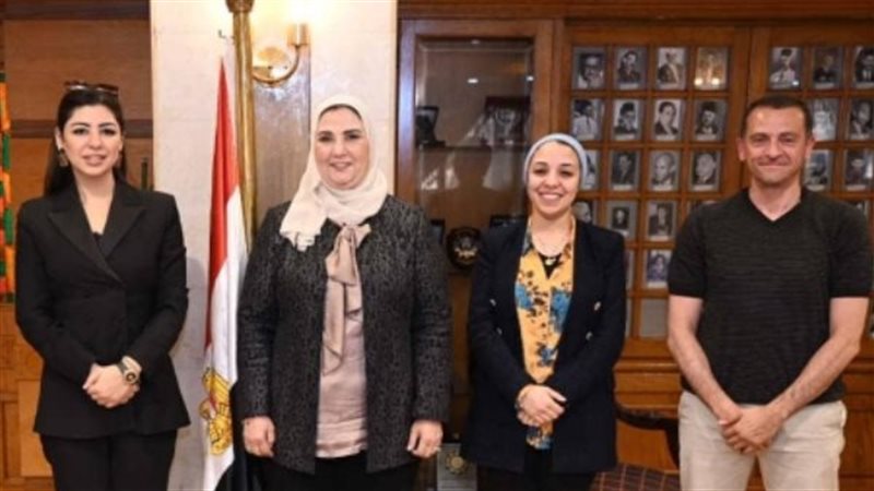 وزيرة التضامن تستقبل