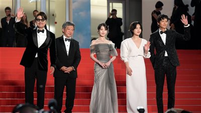  12 دقيقة من التصفيق المتواصل لفيلم Broker بعد عرضه في كان