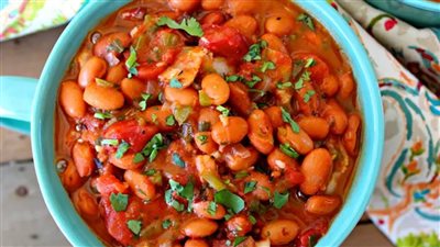 لإفطار لذيذ.. طريقة عمل الفول بالطماطم