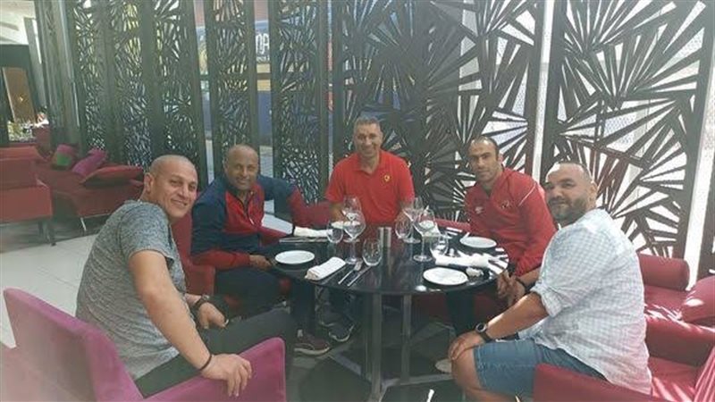 طارق مصطفى مع بعثة