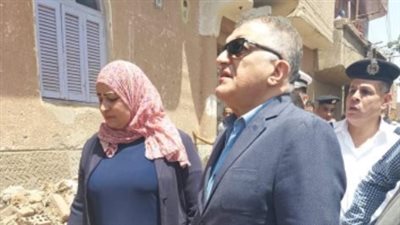 استخراج جثتي طفلتين من تحت أنقاض منزل سوهاج المنهار | صور 