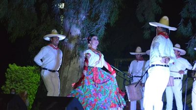 الطبول ترسل رسالة سلام ومحبة إلى العالم من متحف الطفل | صور