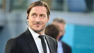 الأسطورة توتي يعلن مشاهدة مباراة ليفربول وريال مدريد بالقاهرة