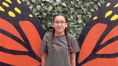 الطفلة ميا تكشف تفاصيل نجاتها من مجزرة المدرسة في تكساس| فيديو