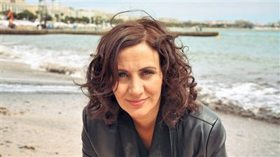 الفلسطينية مها الحاج تفوز بجائزة أفضل سيناريو في مسابقة 