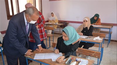 محافظ القليوبية يتفقد لجان امتحانات الدبلومات الفنية باليوم الأول | صور
