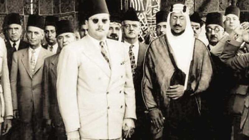 الملك فاروق وبجواره