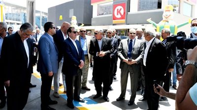 وزير البترول يفتتح محطة وقود جديدة في التجمع 