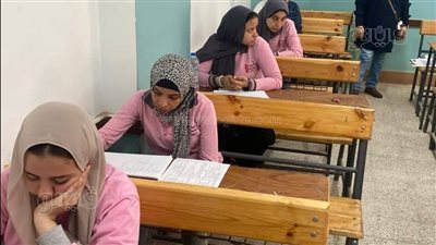 لليوم السادس.. طلاب الدبلومات الفنية يستكملون امتحاناتهم
