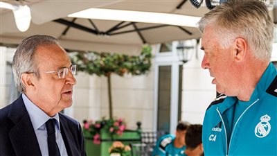 موقف رئيس ريال مدريد من استمرار أنشيلوتي بعد السقوط أمام برشلونة