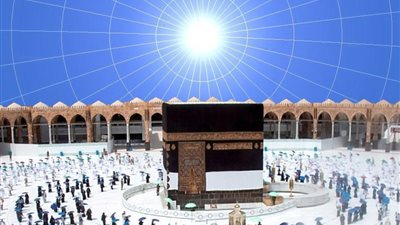 شاهد.. تعامد الشمس على الكعبة المشرفة 