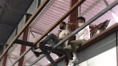 جنون مشجعي ريال مدريد بالقاهرة لمشاهدة مباراة النادي الملكي وليفربول | فيديو 