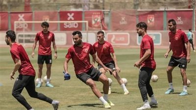 مران قوي وتقسيمة للاعبي الأهلي قبل مواجهة الوداد المغربي