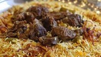 تفسير حلم أكل الأرز واللحمة في المنام وعلاقته بالخير واستقرار الحياة الزوجية