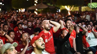 القلق والتوتر يسيطران على جماهير ليفربول خلال مواجهة الفريق لريال مدريد | صور 