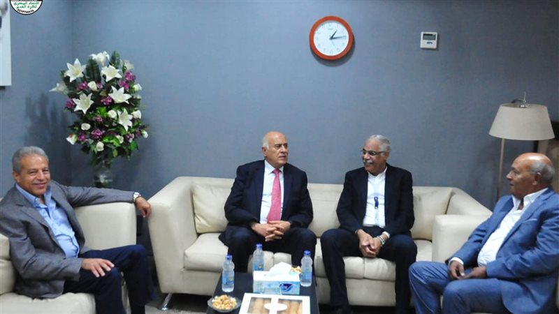 الرجوب مع أعضاء إتحاد