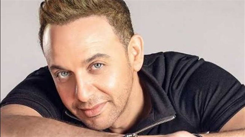مصطفى قمر