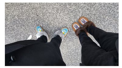 بسبب حذائه.. منع مخرج من المرور على السجادة الحمراء بمهرجان كان