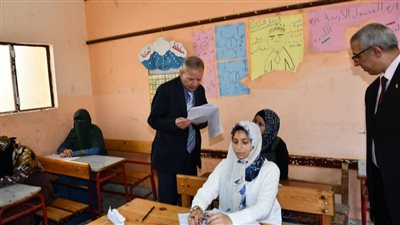  محافظ الفيوم ونائب وزير التربية والتعليم يتفقدان لجان الامتحانات 